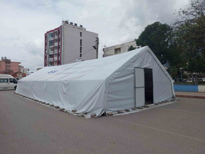 Hatay Payas’ta 10 Bin Kişilik İftar Çadırları Kurulmaya Başlandı