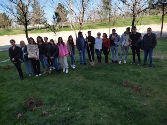 Dicle Üniversitesi, Hayatını Kaybeden Personel Ve Öğrencileri Adına Hatıra Ormanı Oluşturdu