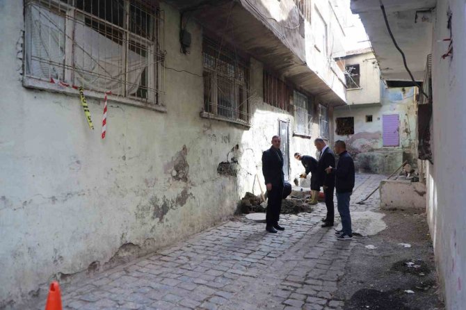 Ağır Hasarlı Ve Yıkım Kararı Alınan Binaların Su Bağlantıları Kesiliyor