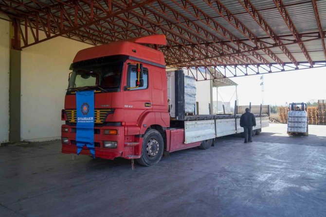 Diyarbakır’dan Şanlıurfa’ya 5 Tır İçme Suyu Desteği