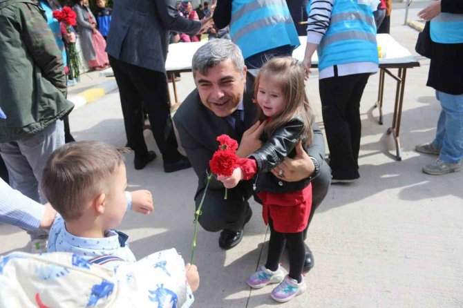 Afyonkarahisar’da +1 Farkla Depremzedelerin Yanındayız Etkinliği