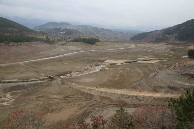 Kuruyan Nilüfer Barajı’nda Su Krizine Karşı Çağrıda Bulundular
