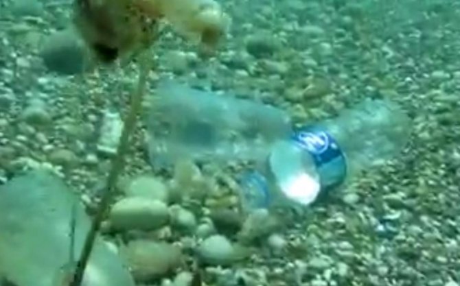 Konyaaltı’nda Denizin Dibinde Yakışmayan Görüntüler