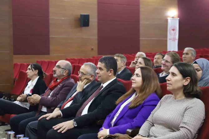 Prof. Dr. Elipek: "Evlere Giren Temiz Suyun Yüzde 70’i Banyoda, Tuvalette, Temizliklerde Kullanılıyor"