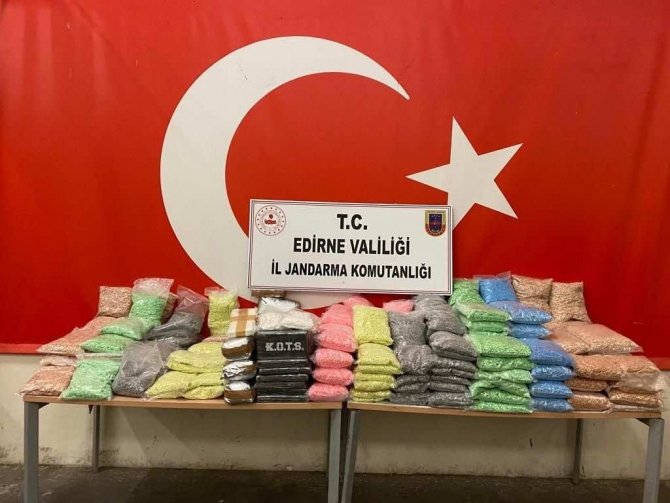 Edirne’de 36 Kilogram Kokain, 1.8 Milyon Adet Extacy Hap Ele Geçirildi