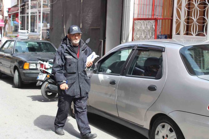 İ̇zmir’in Gönüllü Polisi Sinan Amca