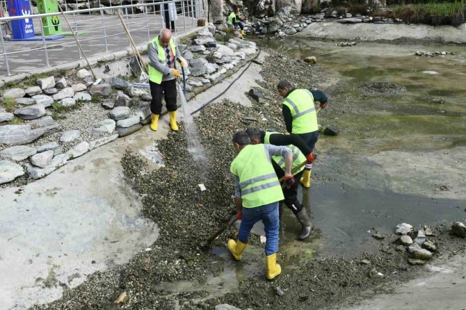 Esenyurt’ta Parklar Yaza Hazırlanıyor