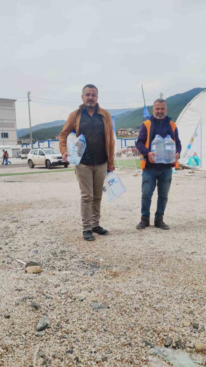 Ramazanda Depremzedelerin Çayları Sarıgöllü Çaycıdan