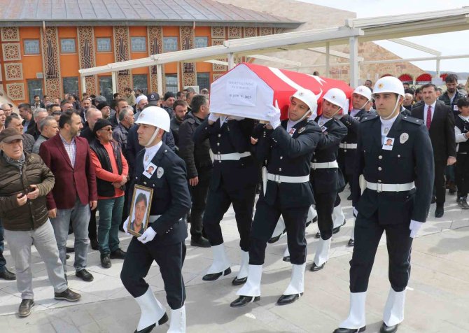 Kalp Krizinden Hayatını Kaybeden Polis Memuru Son Yolculuğuna Uğurlandı