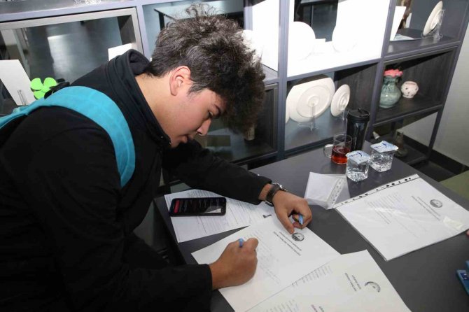 Gölbaşı Belediyesi’nin Üniversiteye Giriş İçin Sınav Ücretlerini Karşılamasına Büyük İlgi