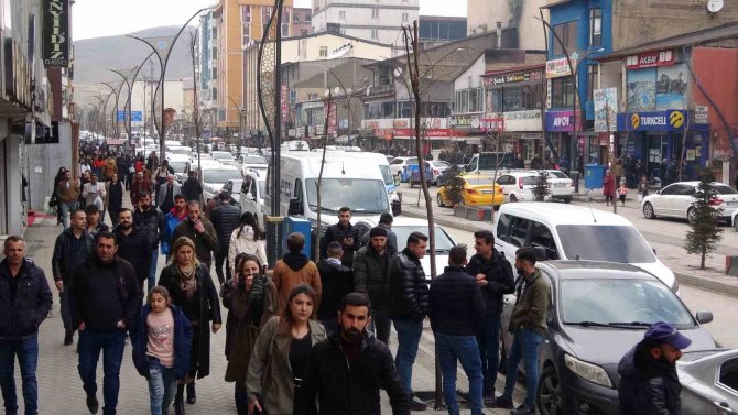 Yüksekova’da Ramazan Yoğunluğu Başladı