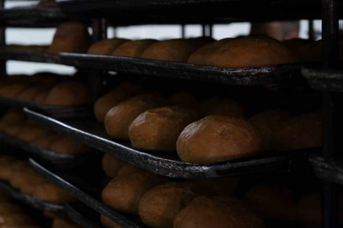 Depremzede Fırıncı, Günde 6 Bin 500 Ekmeği Ücretsiz Dağıtıyor