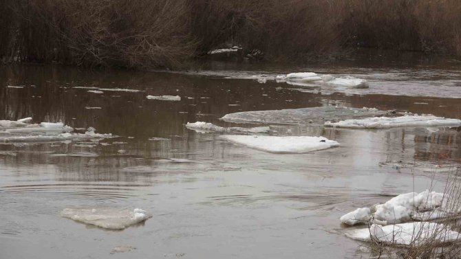 Havalar Isınınca Kura Nehri’nin Buzları Tamamen Çözüldü