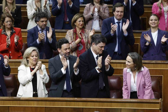 İ̇spanya’da Hükümet İçin Sunulan Gensoru Önergesi Reddedildi