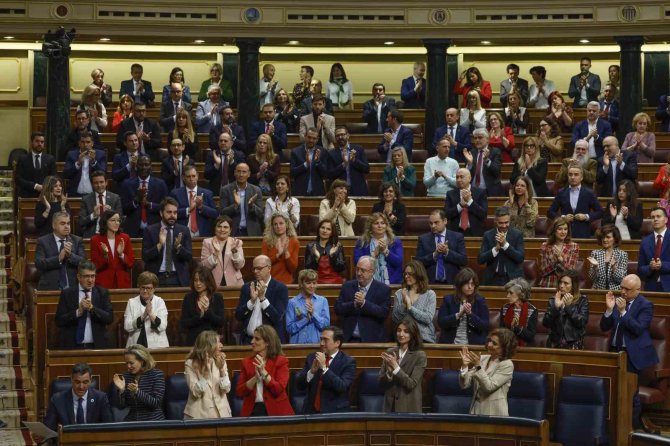 İ̇spanya’da Hükümet İçin Sunulan Gensoru Önergesi Reddedildi