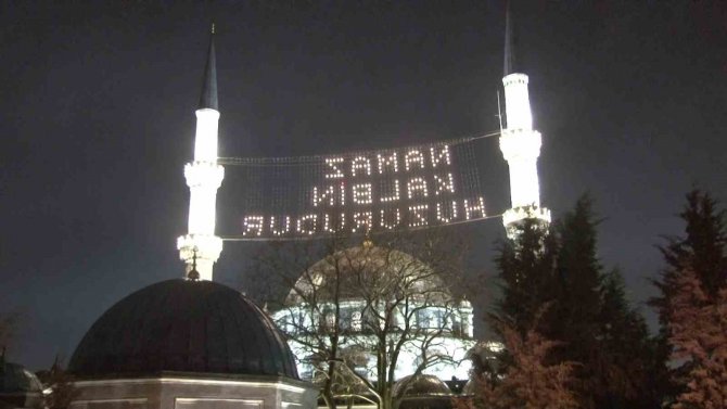 İ̇lk Teravihte Eyüp Sultan Camii Doldu Taştı