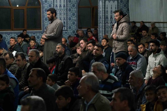 Deprem Bölgesi Hatay’da İlk Teravih Namazı Kılındı
