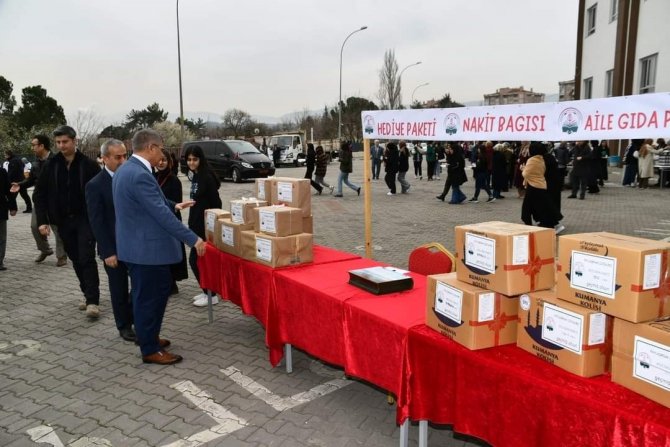 Öğrencilerin Hazırladığı Yardım Kolileri Gaziantep’e Gönderildi