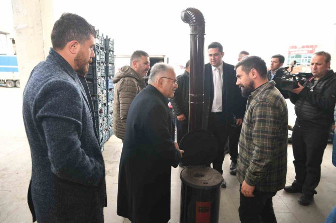Başkan Büyükkılıç 2 Kamyon Yardım Tırını Adıyaman’a Uğurladı