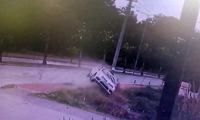 Virajı Alamayan Otomobilin Direğe Çarptı: 1 Yaralı