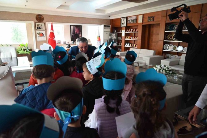 Miniklerden Anlamlı Yürüyüş