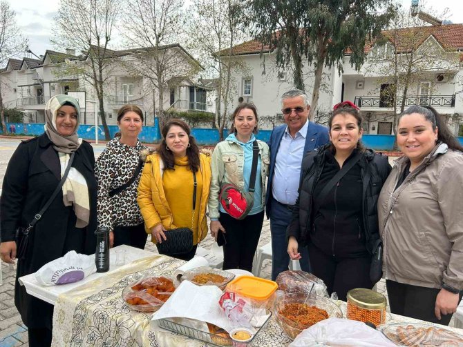 Kemer’de Depremzede Vatandaşlar İçin Hayır Panayırı