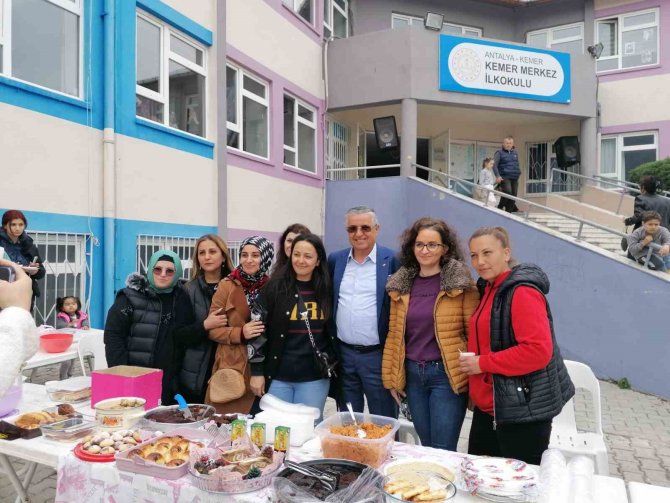Kemer’de Depremzede Vatandaşlar İçin Hayır Panayırı