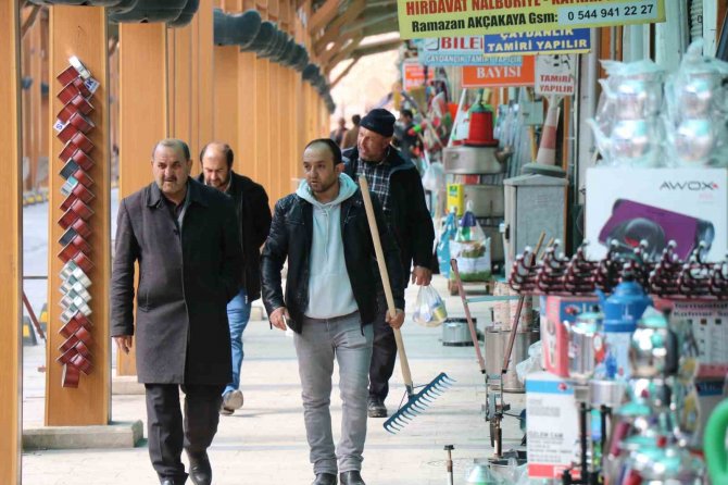 Kırşehir’in Bilinen En Eski Çarşısında Ramazan Yoğunluğu
