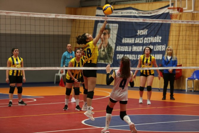 Filede Kazanan Derince Midi Kız A Oldu