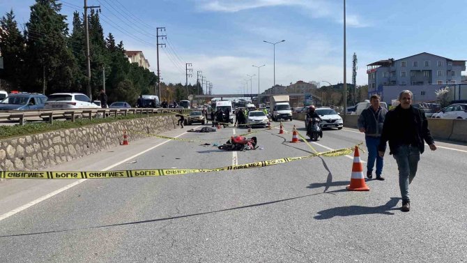 Motosikletin Tırın Altına Girmesi Kamerada