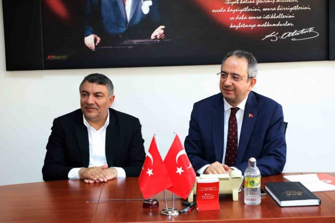 Belediye Başkanından Kaymakama Fahri Hemşehrilik Beratı