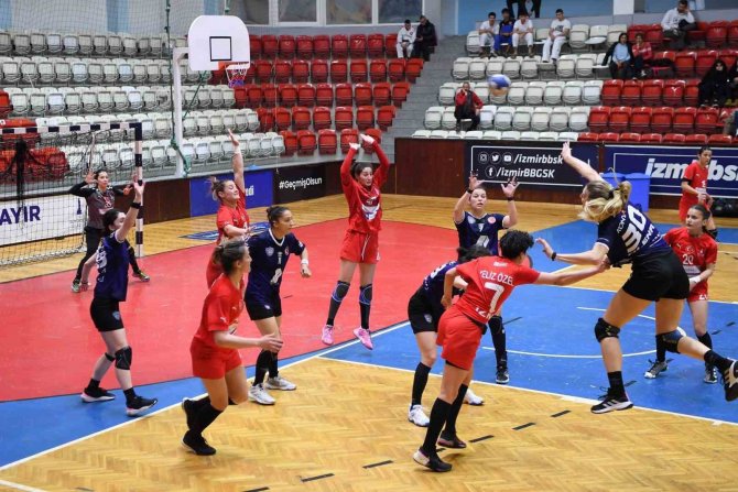 Konyaaltı’nın Bileği Bükülmüyor