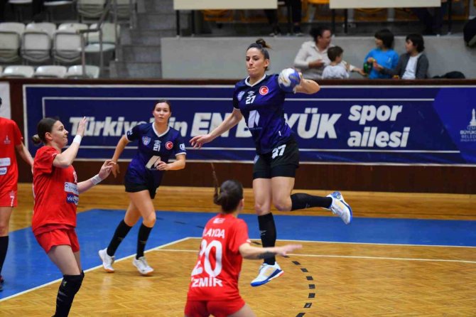 Konyaaltı’nın Bileği Bükülmüyor