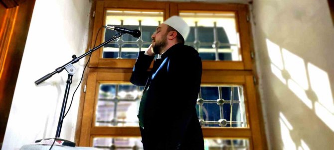 Kosova’da Cumhurbaşkanı Erdoğan’ın Açılışını Yaptığı Sinan Paşa Camii’nde İlk Teravih Kılındı