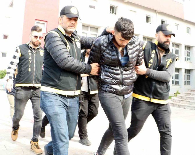 İ̇ş Arayan İki Arkadaşı Darp Edip, 91 Bin Liralarını Gasp Ettiler