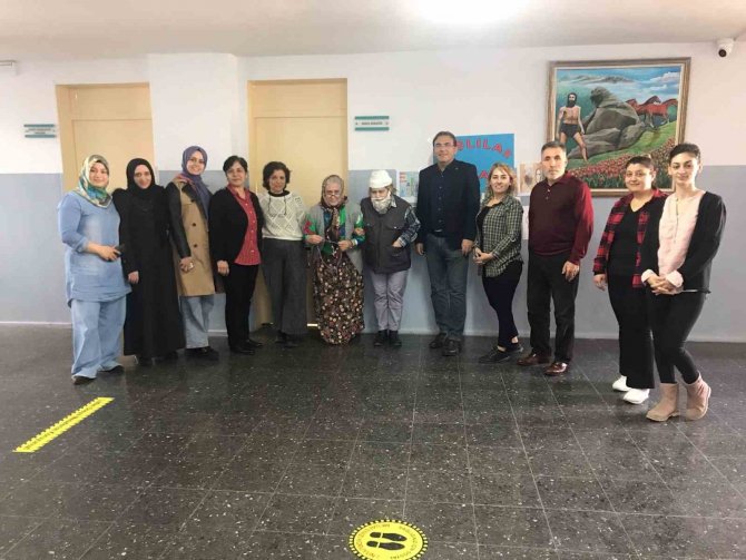 Makyajla Bir Saatte 50 Yaş Yaşlanan Kursiyerler Minik Öğrencileri Şaşırttı