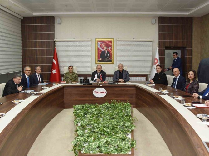 İ̇ftar Programları Yerine Yardım Kolisi