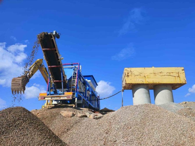İ̇nşaat Atıkları Asfalt Malzemesine Dönüşüyor