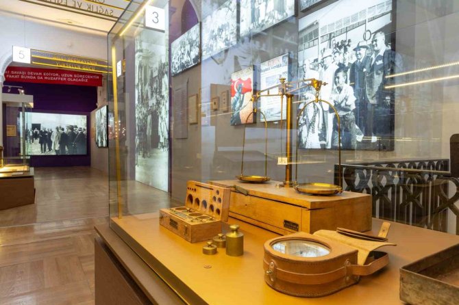 ’Yaşasın Cumhuriyet! Atatürk Döneminde İ̇ktisadi Bağımsızlığın İ̇lk Adımları’ Sergisi Ziyarete Açıldı