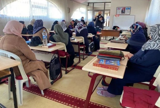 Narkotik Polisleri Annelere Madde Bağımlılığını Anlattı