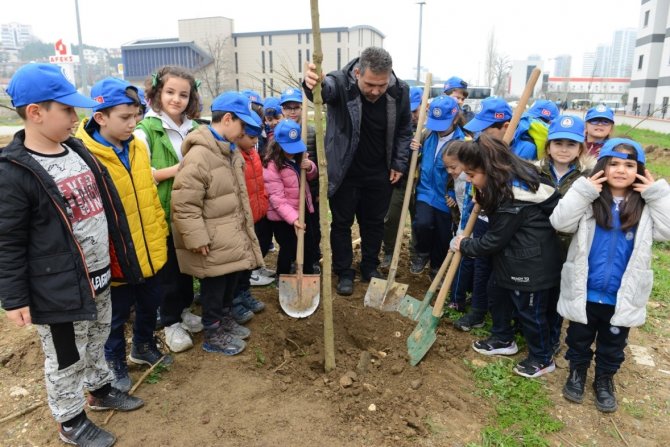 Nilüfer’de Öğrenciler Gelecekleri İçin Fidan Dikti