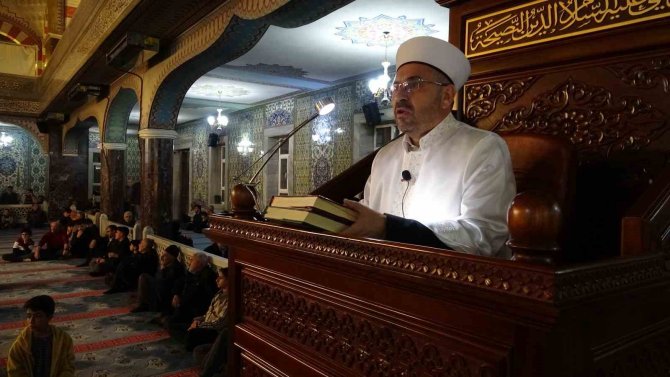 İ̇lk Teravih Namazında Camiler Doldu