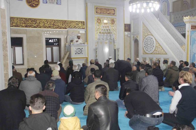 Hakkari’de İlk Teravih Namazı Kılındı