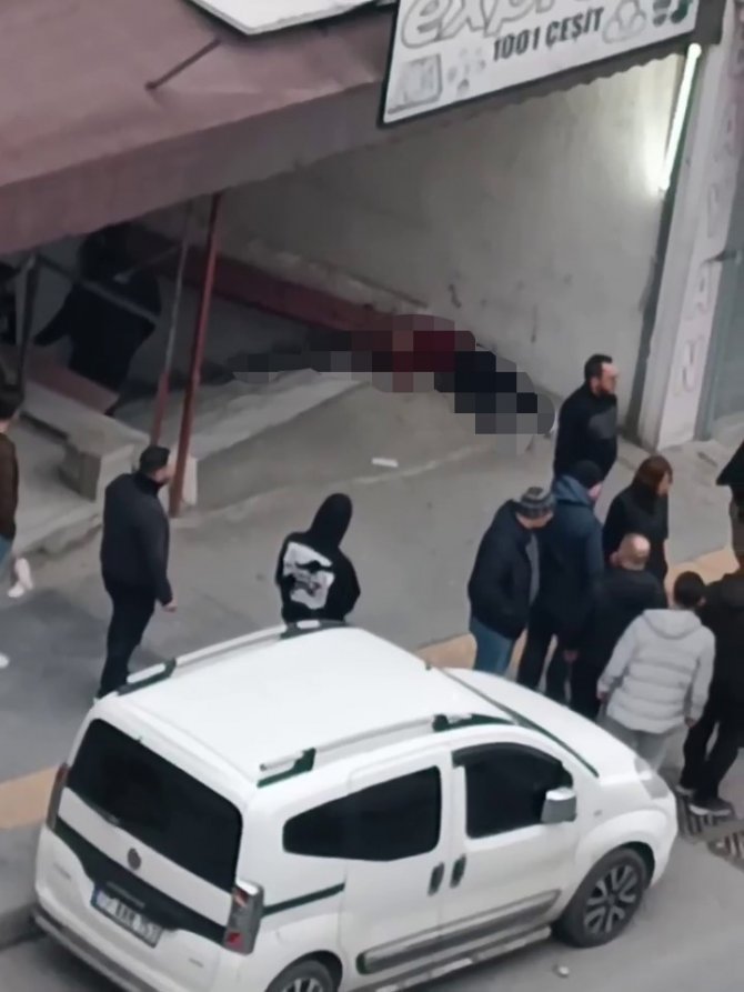 Eşi İle İlişkisi Olduğunu Düşündüğü Şahsı Takip Ederek Başından Vurdu
