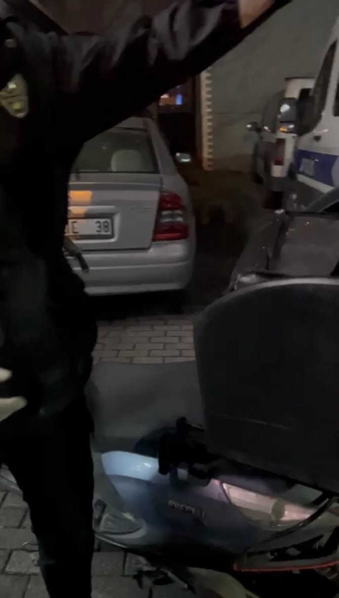 İ̇stanbul’da Motokurye Sepetinde Uyuşturucu Ticareti: Koku Önleyici Paket Kullanmış