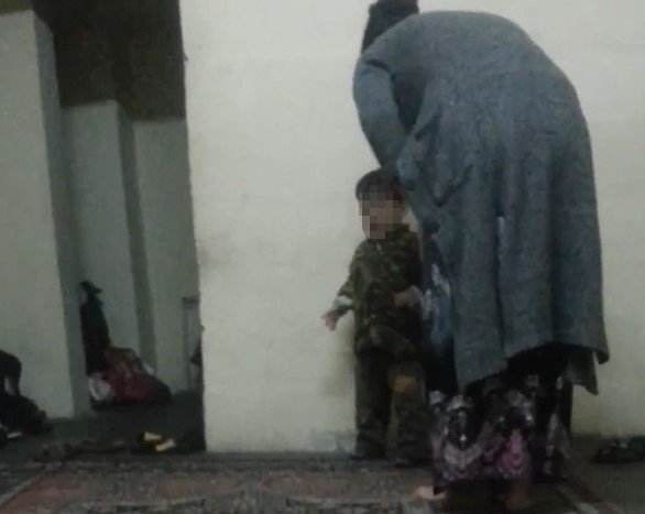 Şiddet İddiasında Bulunan Kadının Çocuklarını Darp Ettiği Görüntüler Ortaya Çıktı