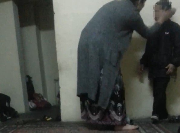 Şiddet İddiasında Bulunan Kadının Çocuklarını Darp Ettiği Görüntüler Ortaya Çıktı
