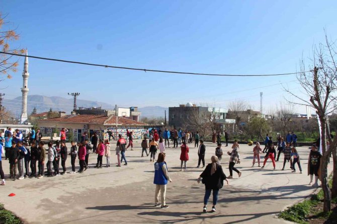 Cizreli Çocuklar Gençlik Ve Spor Bakanlığının Projeleriyle Doyasıya Eğleniyor