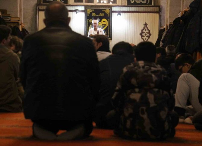 Sivaslılar İlk Teravih Namazında Ulu Camii’ne Akın Etti