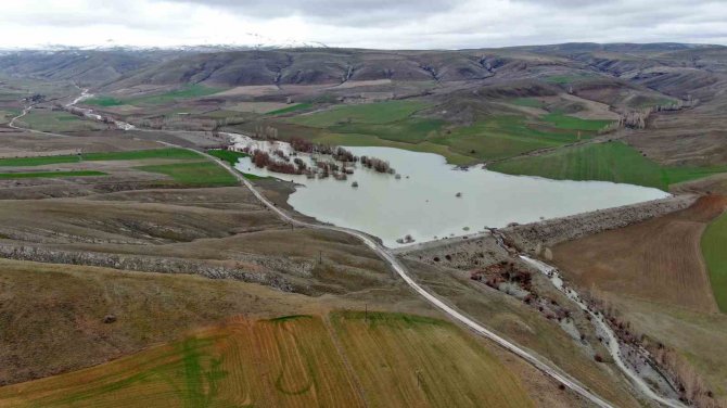 Çiftçinin Ekinleri Gibi Hayalleri De Sular Altında Kaldı